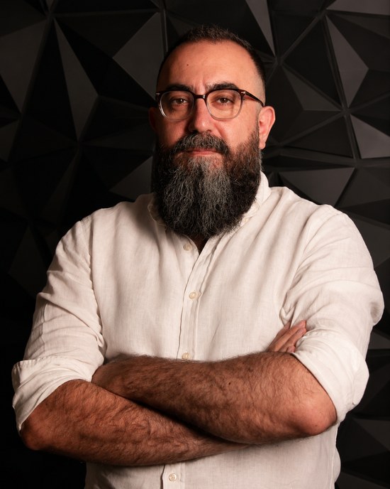 Vahik M. Lee